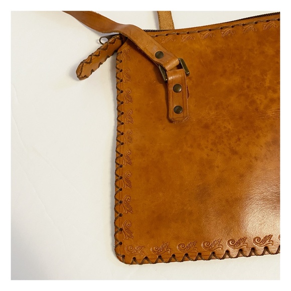 VINTAGE - LEATHER TOOLED ENVELOPE STYLE HANDBAG - Picture 3 of 9